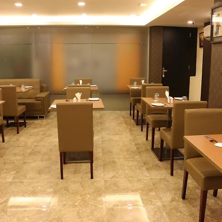 Oyo 662 Hotel Comfotel Calcutta Eksteriør billede