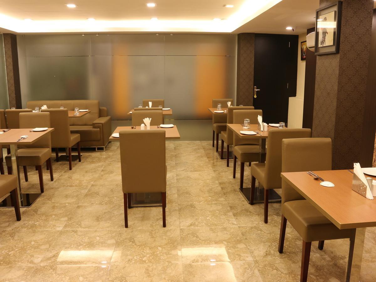 Oyo 662 Hotel Comfotel Calcutta Eksteriør billede