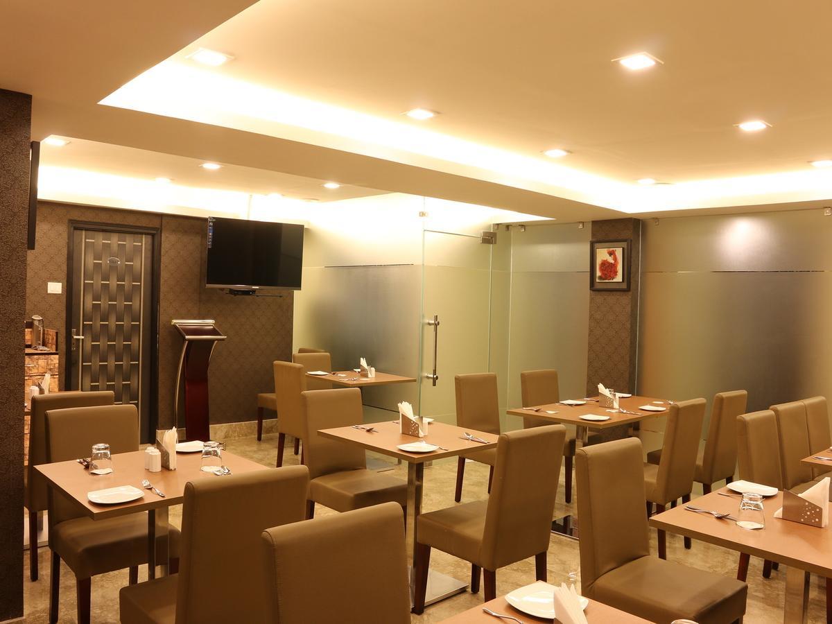 Oyo 662 Hotel Comfotel Calcutta Eksteriør billede