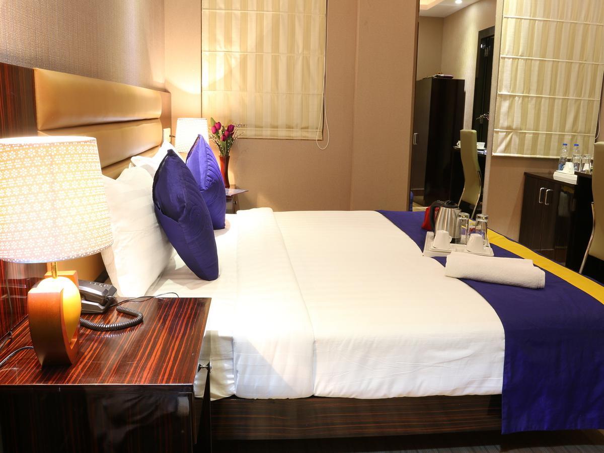 Oyo 662 Hotel Comfotel Calcutta Eksteriør billede
